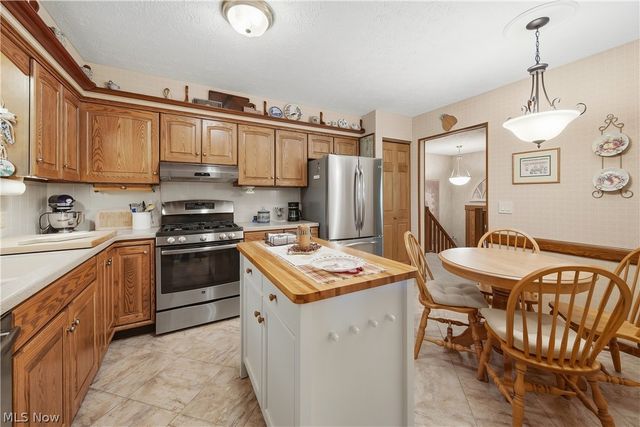 6180 Chesham Avenue NE, Canton, OH 44721