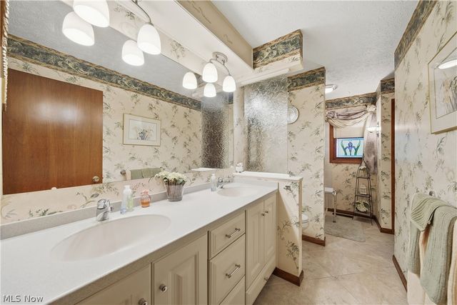 6180 Chesham Avenue NE, Canton, OH 44721