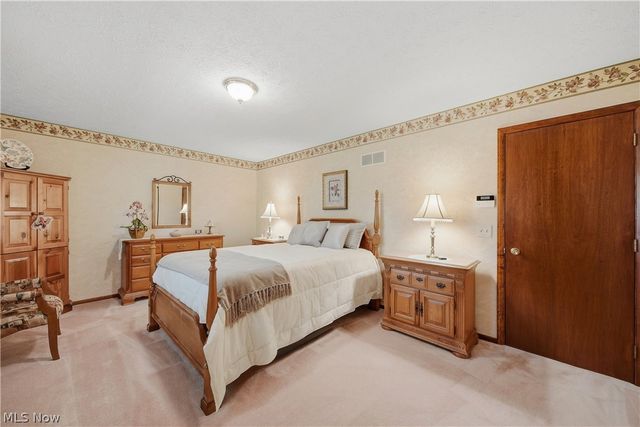 6180 Chesham Avenue NE, Canton, OH 44721