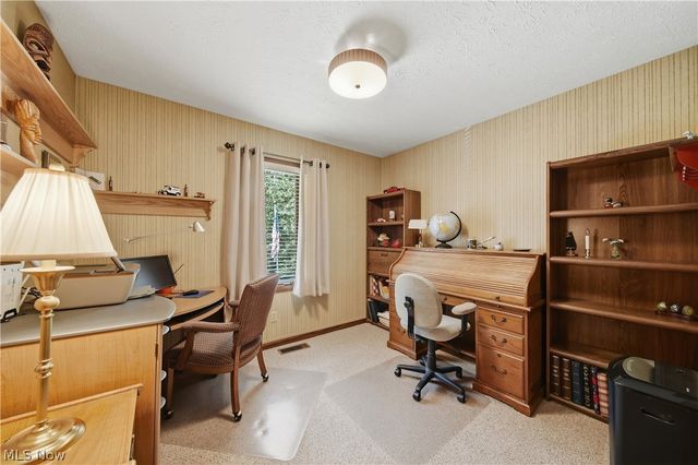 6180 Chesham Avenue NE, Canton, OH 44721