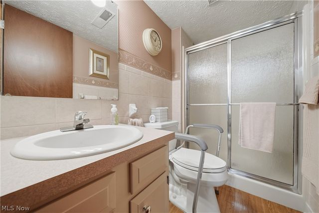 6180 Chesham Avenue NE, Canton, OH 44721