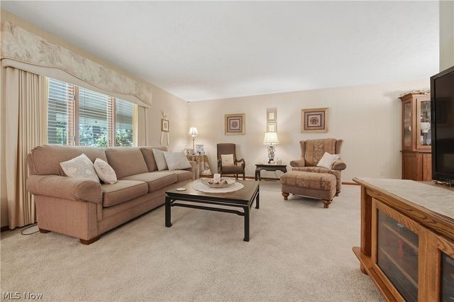 6180 Chesham Avenue NE, Canton, OH 44721