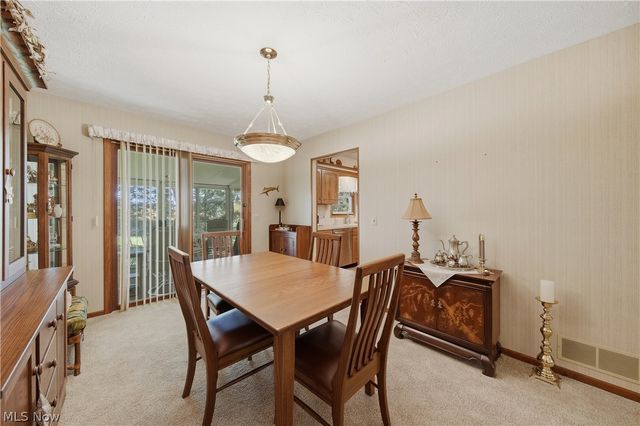 6180 Chesham Avenue NE, Canton, OH 44721