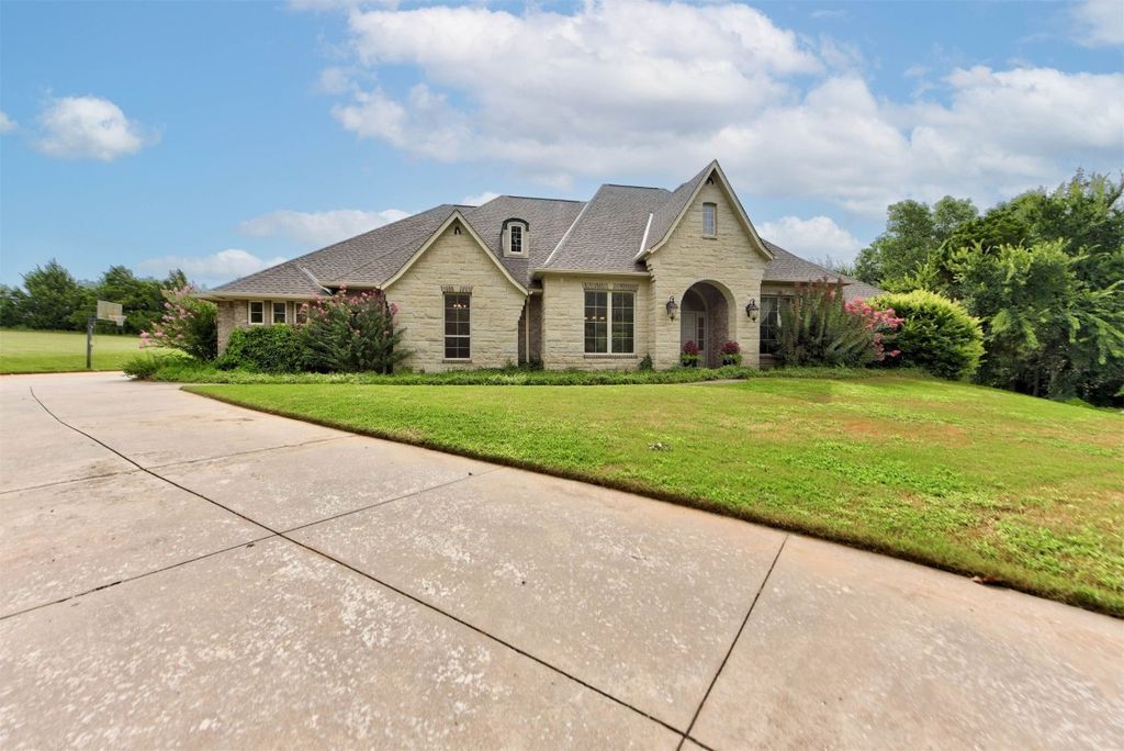 20400 Deer Hollow Drive, Edmond, OK 73003