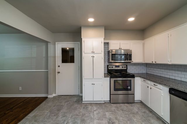 4516 Rolling Hills Drive, Fort Worth, TX 76119
