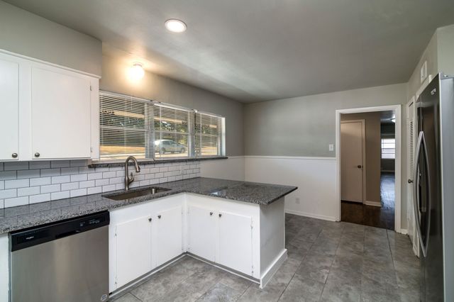 4516 Rolling Hills Drive, Fort Worth, TX 76119