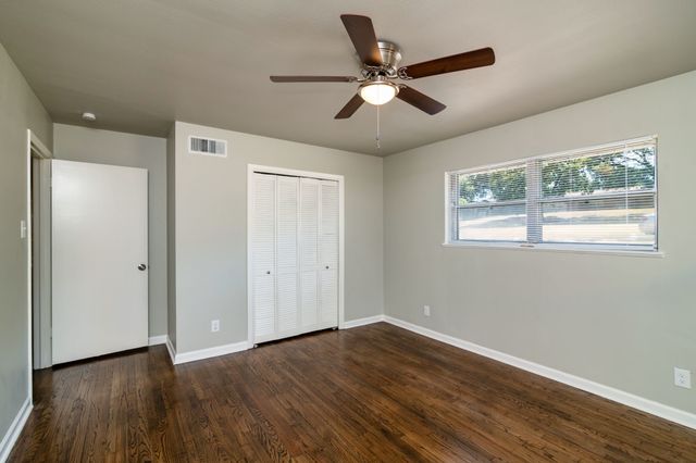 4516 Rolling Hills Drive, Fort Worth, TX 76119