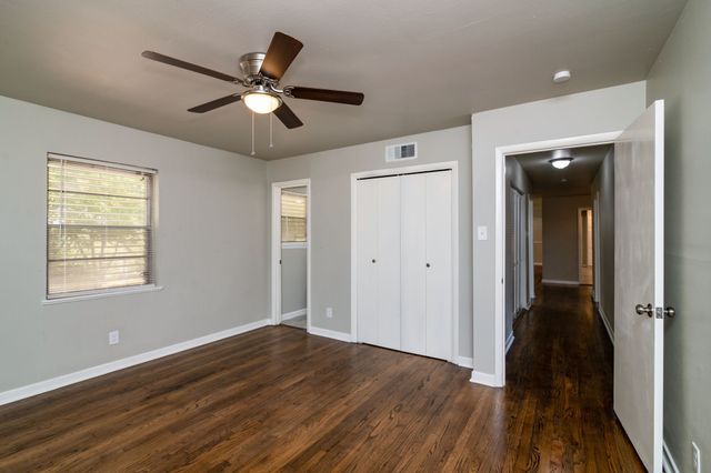 4516 Rolling Hills Drive, Fort Worth, TX 76119