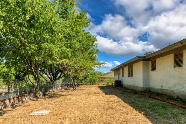 4516 Rolling Hills Drive, Fort Worth, TX 76119
