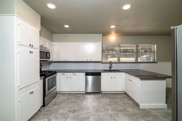 4516 Rolling Hills Drive, Fort Worth, TX 76119