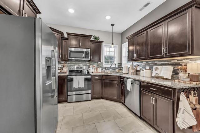 259 Azalea Dr, Oak Grove, KY 42262