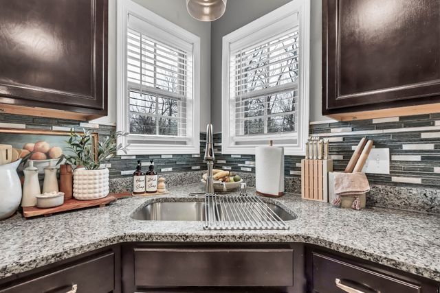 259 Azalea Dr, Oak Grove, KY 42262