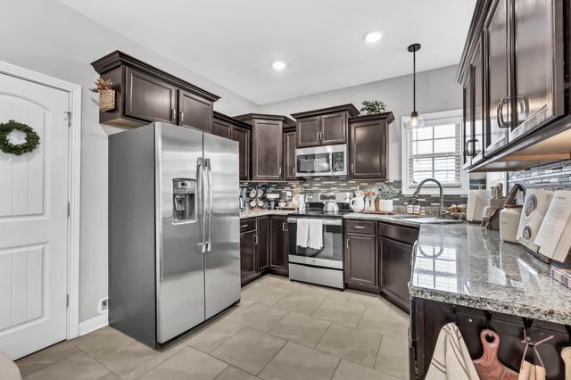 259 Azalea Dr, Oak Grove, KY 42262