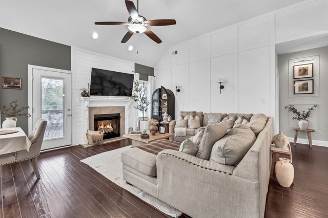 259 Azalea Dr, Oak Grove, KY 42262