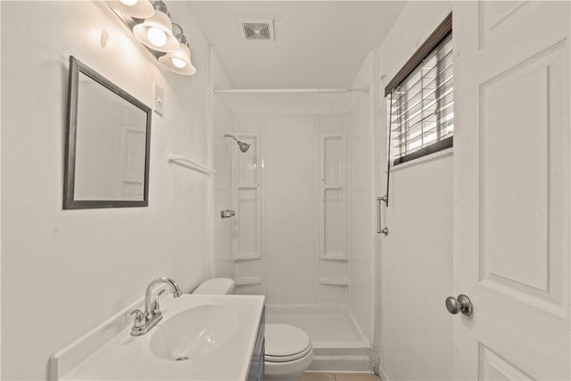1208 W 2nd St, Alice, TX 78332