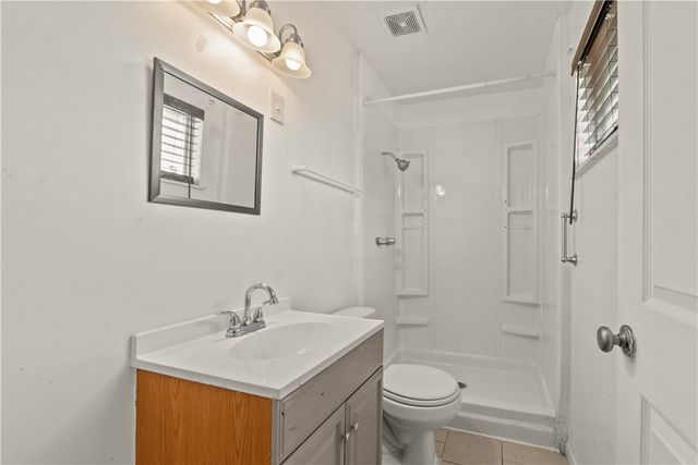 1208 W 2nd St, Alice, TX 78332