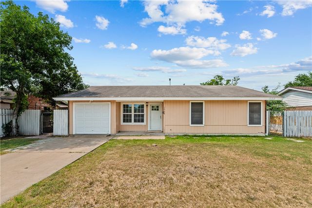 1208 W 2nd St, Alice, TX 78332