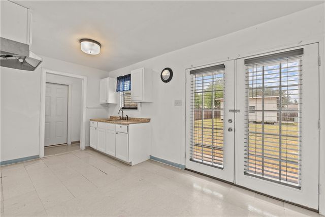 1208 W 2nd St, Alice, TX 78332