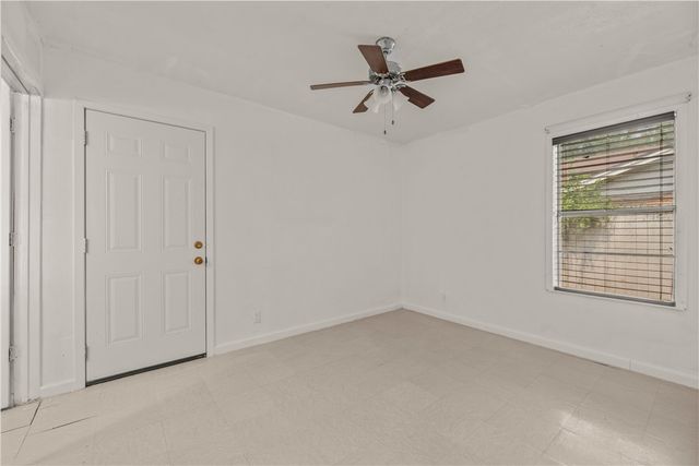 1208 W 2nd St, Alice, TX 78332