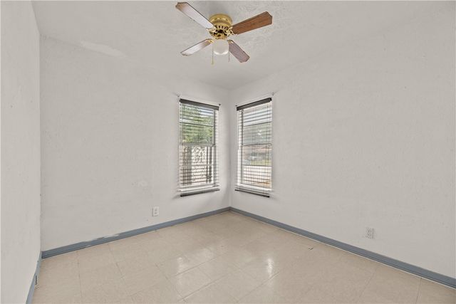 1208 W 2nd St, Alice, TX 78332