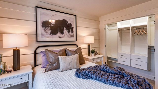 16 Bergen Place, Niskayuna, NY 12309