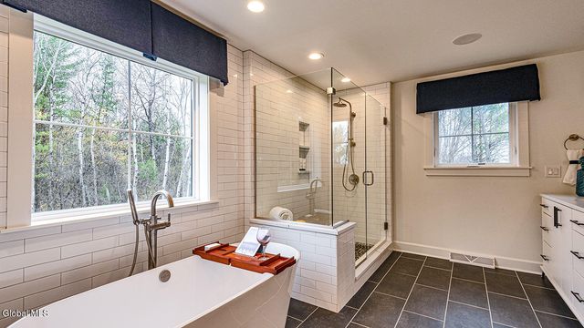 16 Bergen Place, Niskayuna, NY 12309