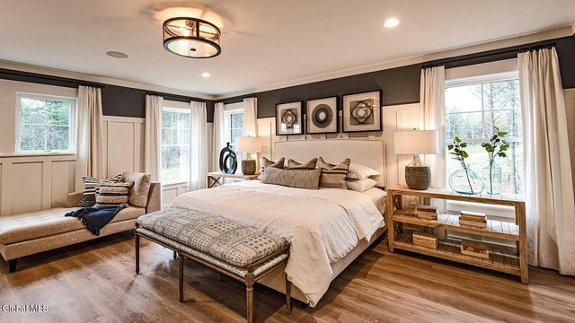 16 Bergen Place, Niskayuna, NY 12309