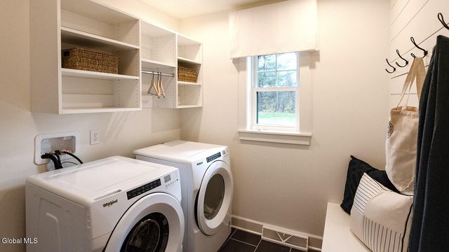 16 Bergen Place, Niskayuna, NY 12309