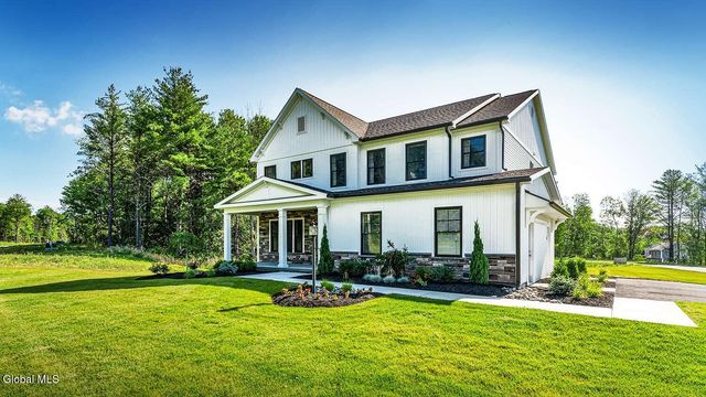 16 Bergen Place, Niskayuna, NY 12309