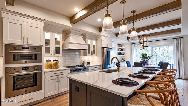 16 Bergen Place, Niskayuna, NY 12309