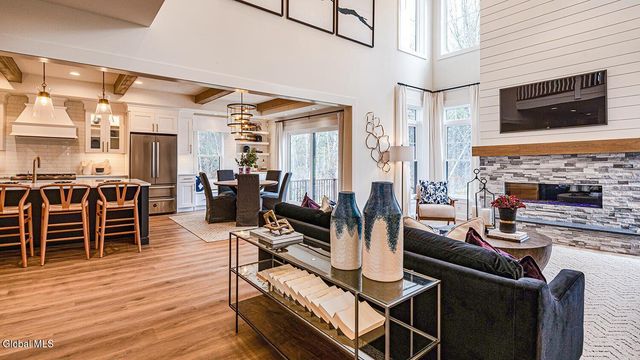 16 Bergen Place, Niskayuna, NY 12309