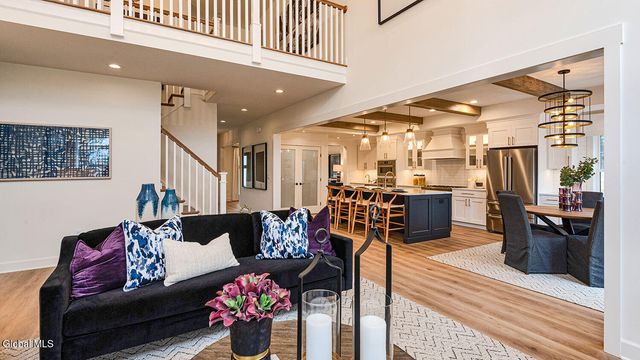 16 Bergen Place, Niskayuna, NY 12309