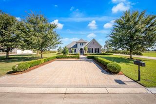 271 La Tour Boulevard, Mathews, LA 70375