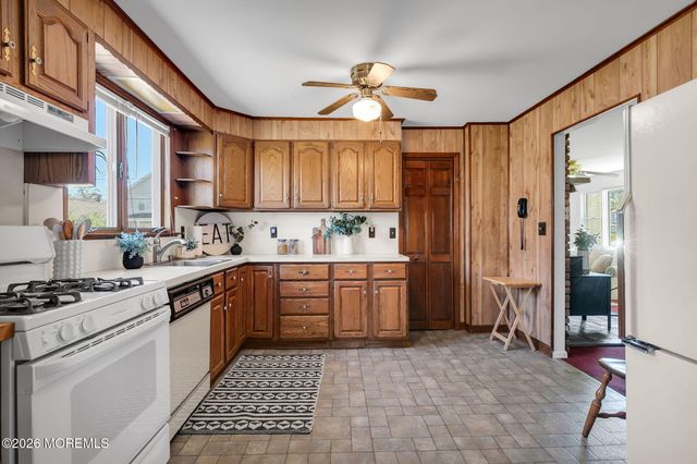 83 Union Avenue, Belford, NJ 07718