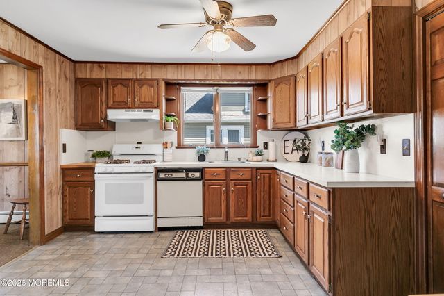 83 Union Avenue, Belford, NJ 07718