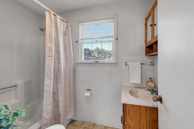 83 Union Avenue, Belford, NJ 07718