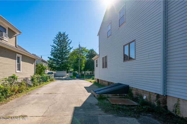 83 Union Avenue, Belford, NJ 07718