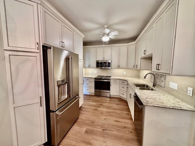 1516 Pine Pointe, White Bear Lake, MN 55110