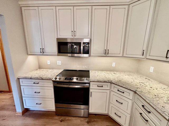 1516 Pine Pointe, White Bear Lake, MN 55110