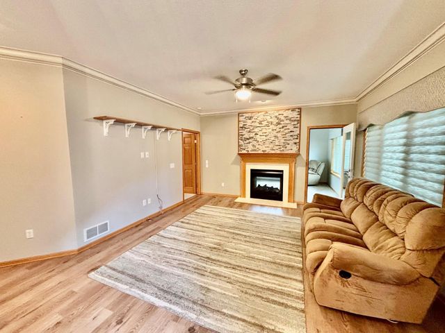 1516 Pine Pointe, White Bear Lake, MN 55110