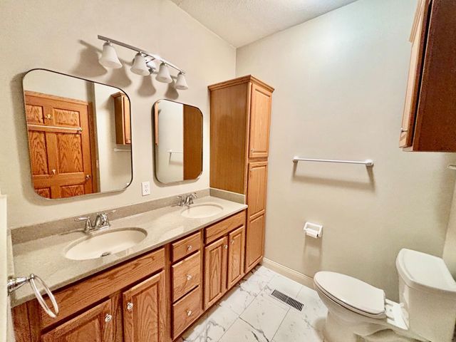 1516 Pine Pointe, White Bear Lake, MN 55110