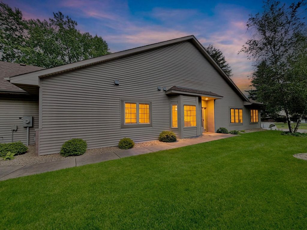 1516 Pine Pointe, White Bear Lake, MN 55110