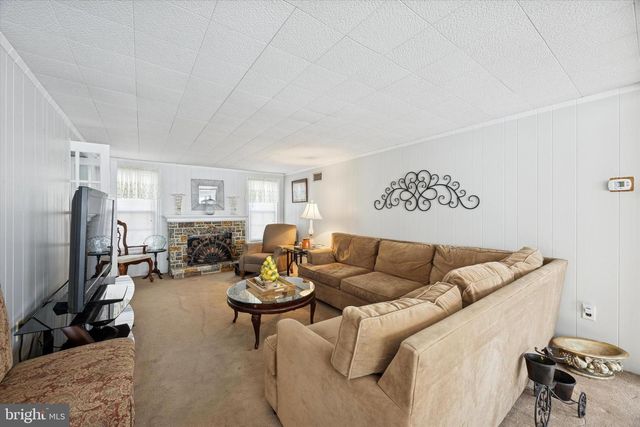 4 MYRTLE AVE, Havertown, PA 19083