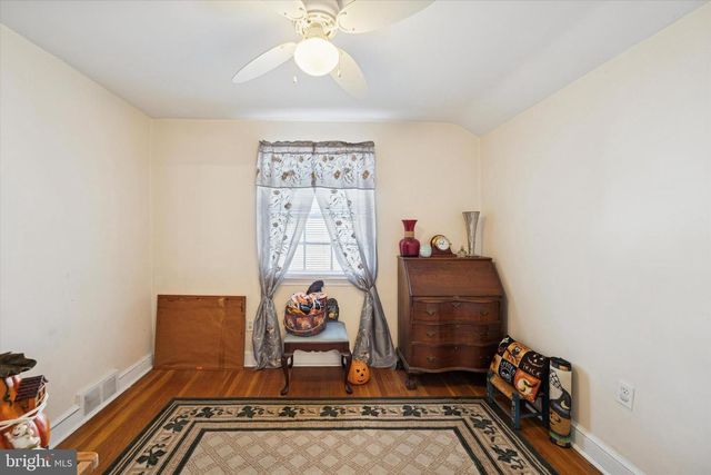 4 MYRTLE AVE, Havertown, PA 19083