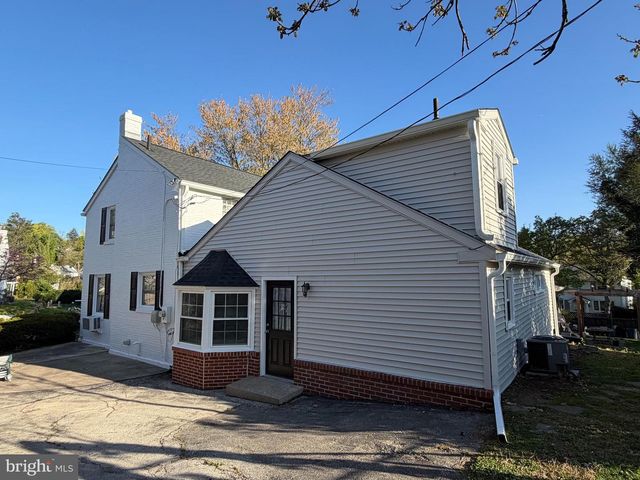 4 MYRTLE AVE, Havertown, PA 19083