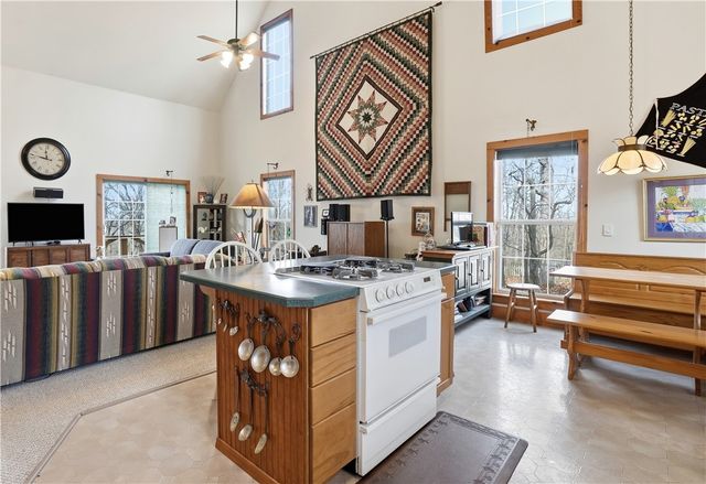 70 County Road 1143, Eureka Springs, AR 72632