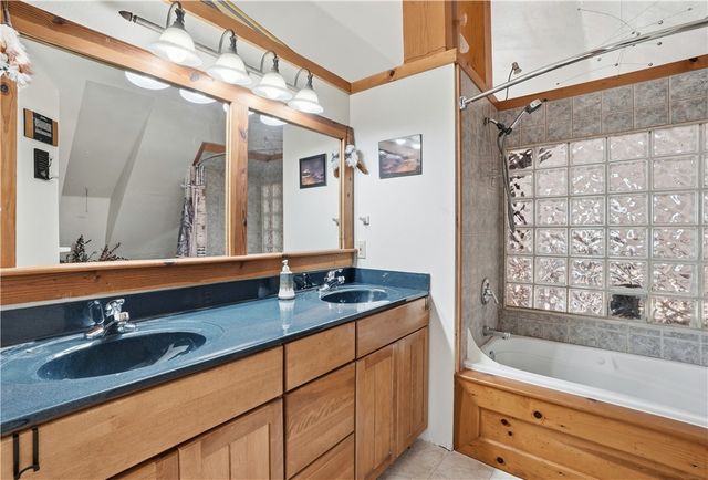 70 County Road 1143, Eureka Springs, AR 72632