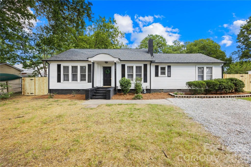 227 N Magnolia Street, Mooresville, NC 28115