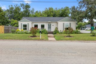 114 E Obryant Street, Bellville, TX 77418