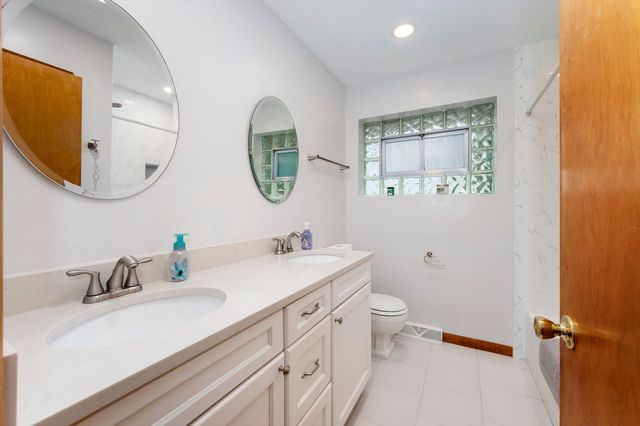 19 W Adams Street, Villa Park, IL 60181